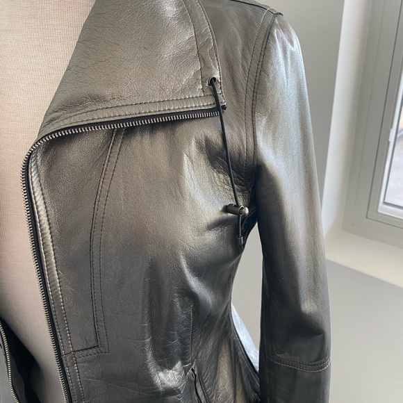 EUC Elie Tahari metallic silver grey leather jacket with silky black lining XS - Picture 12 of 13